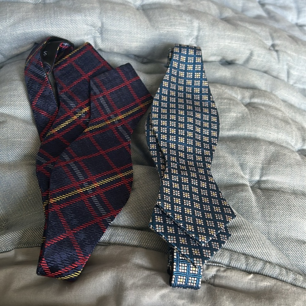 The Tie Bar Multicolor Bow ties | Lot of 2